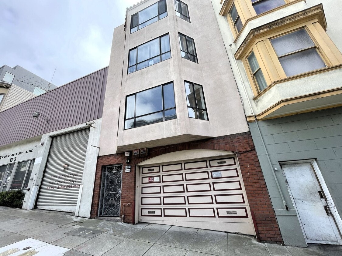 Primary Photo - 1385 Pacific Ave