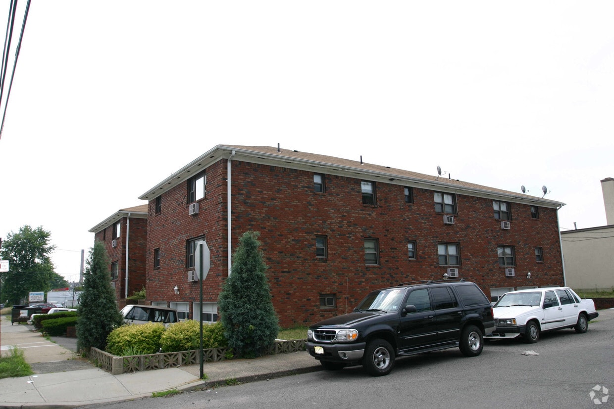 Primary Photo - 744 20th Ave