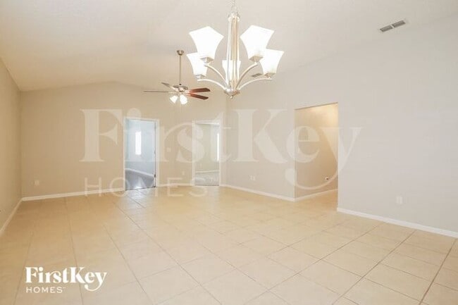 Building Photo - 824 Marjories Way