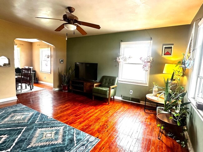 Photo - 1526 Edwards St House