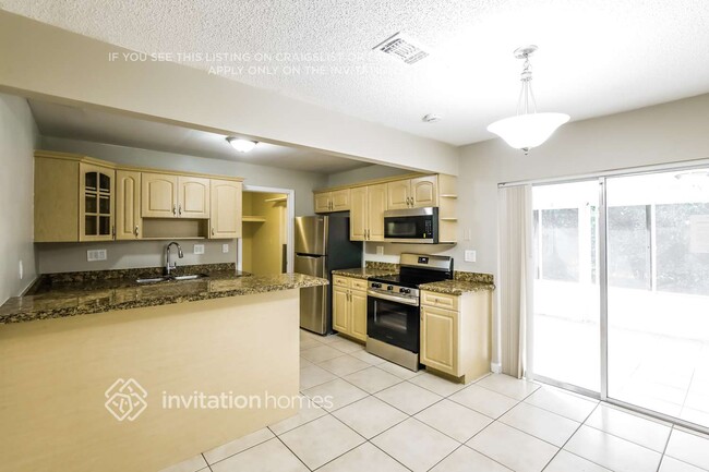 Building Photo - 7714 SW 6th Ct