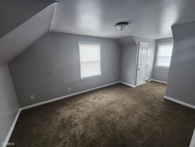 Building Photo - 3 br, 1.5 bath House - 16824 Birwood St