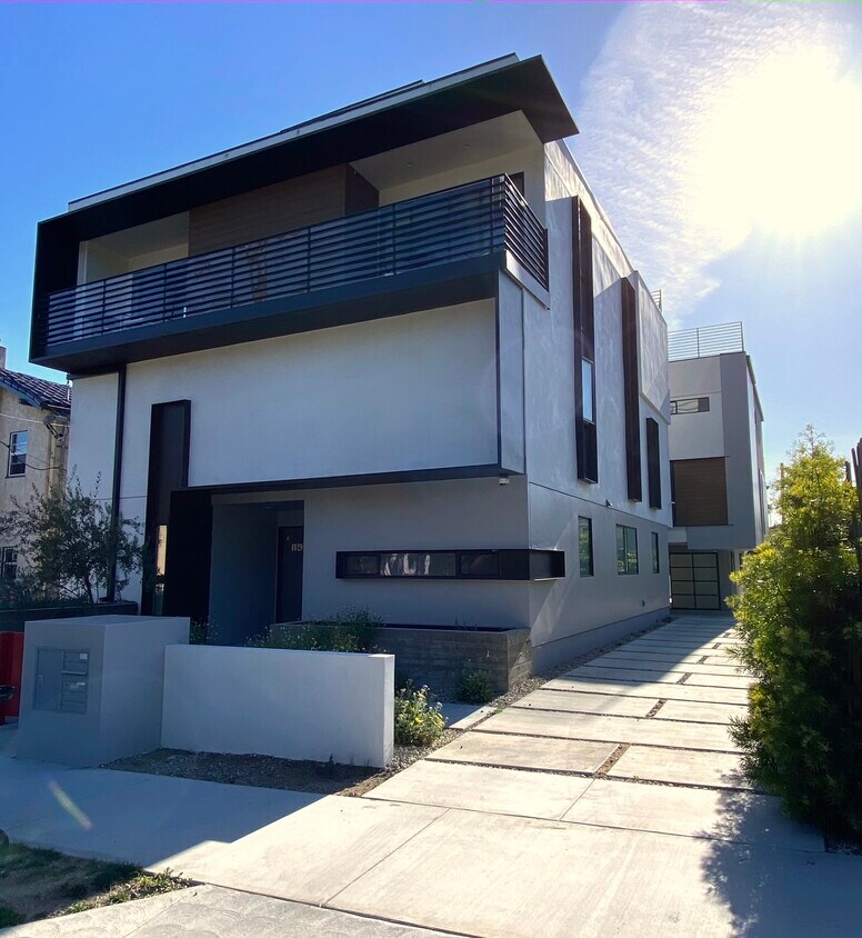 104 Apartments for Rent in Beachwood Canyon, CA Westside Rentals