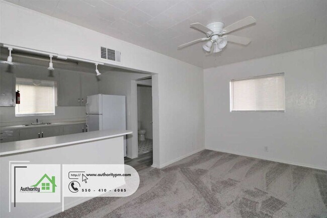 Foto del edificio - 3240 Veda - West Redding - "Pet Considered"