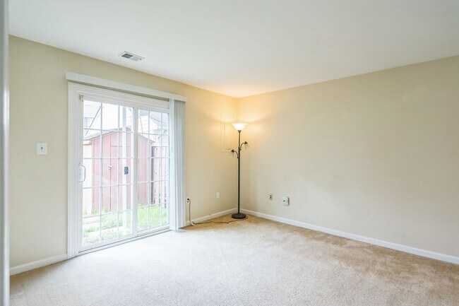 Foto del edificio - Comfort & Convenience in the Heart of Sterling