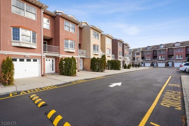 Foto del edificio - 7 Harbor Front Ct