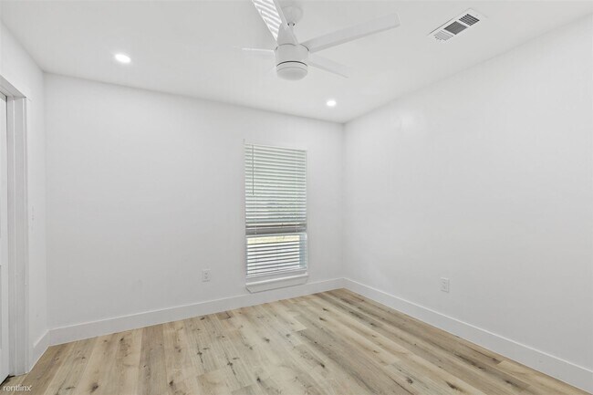 Foto del edificio - 4 br, 3 bath House - 15655 Regal Hill Circle