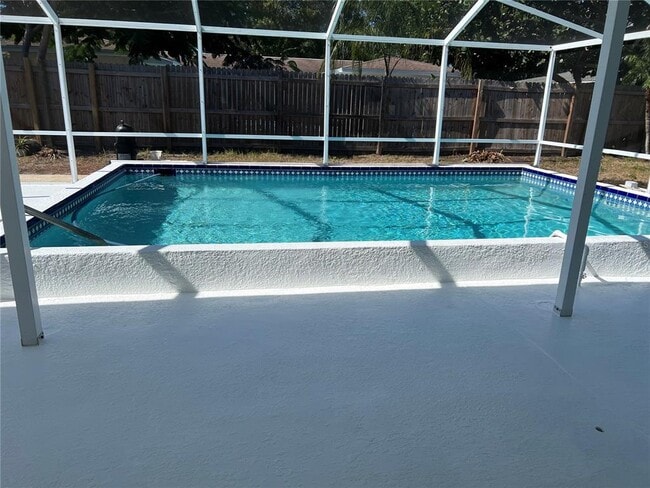 Foto del edificio - 6690 17th St N