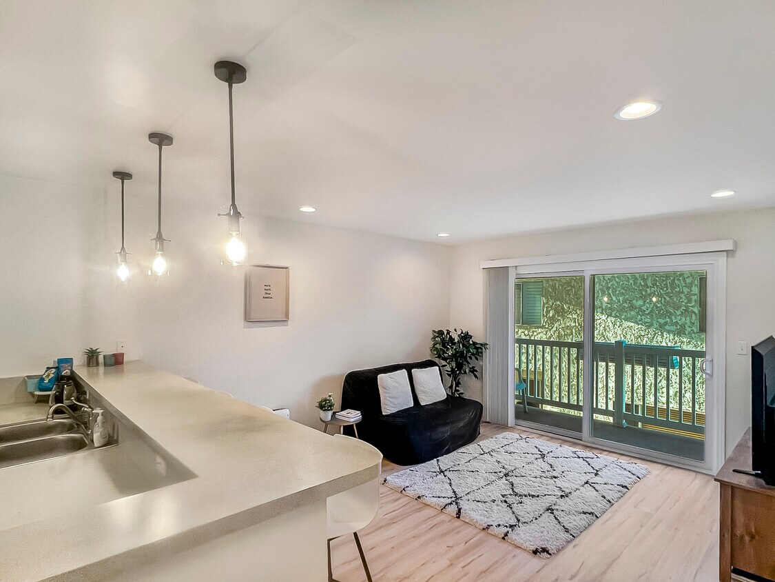Foto principal - 363 Newport Ave