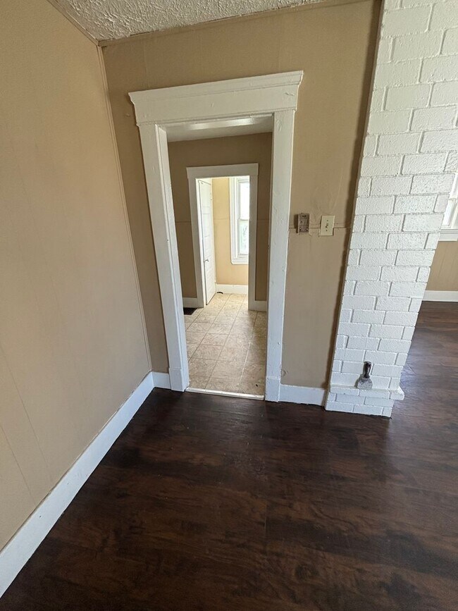 Foto del edificio - Section 8 welcome, 3 bedrooms 1 Bath. Spac...