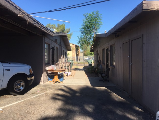 Building Photo - 1701 W Vogel Ave