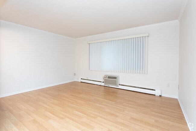 1BR, 1BA - 3719 E Layton Ave