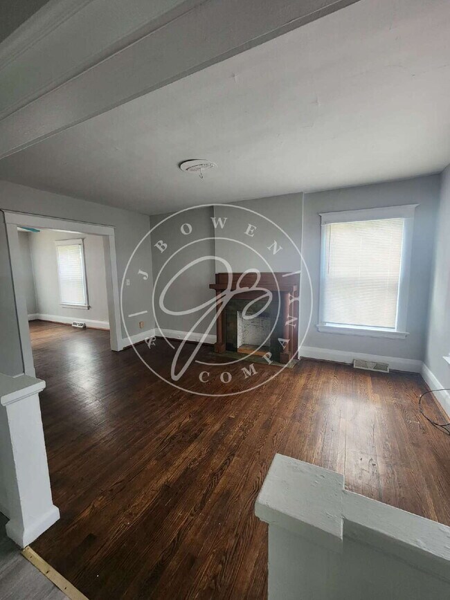 Foto del edificio - 2 bed 2 story townhouse! Individual baseme...