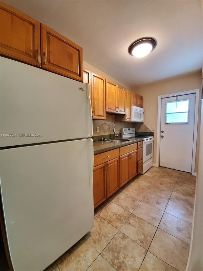 Building Photo - 1026 NE 9th Ave