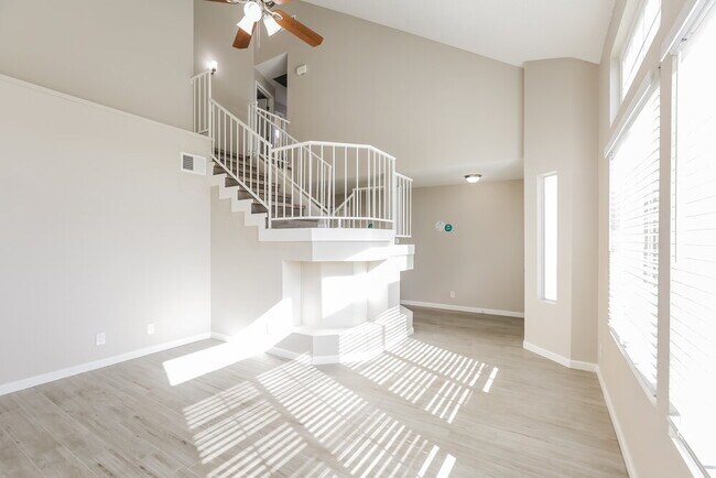 Building Photo - 441 S Maple