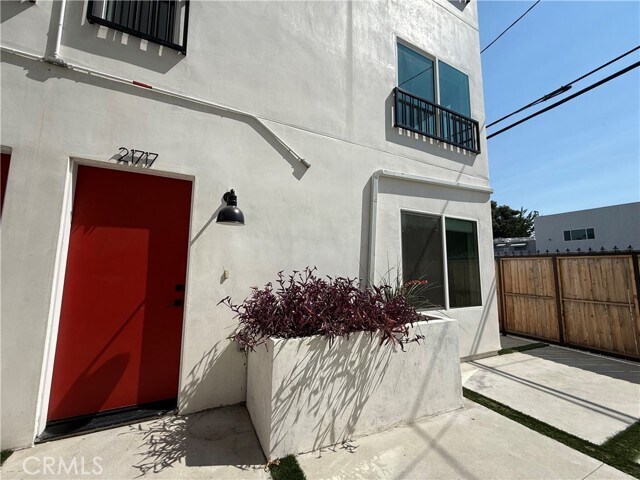 Foto del edificio - 21717 Hart St