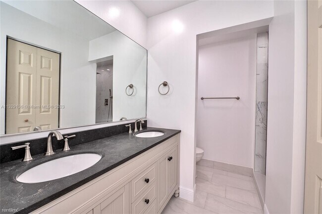 Foto del edificio - 2 br, 2.5 bath House - 1691 NW 2nd Ave