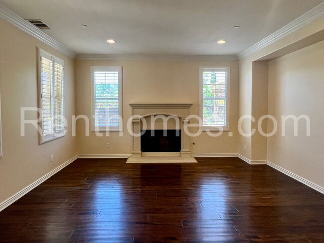 Foto del edificio - 14404 Elk Grove Ln