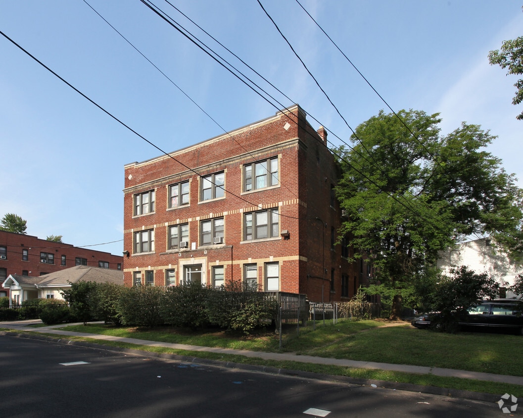 Building Photo - 131 Martin St
