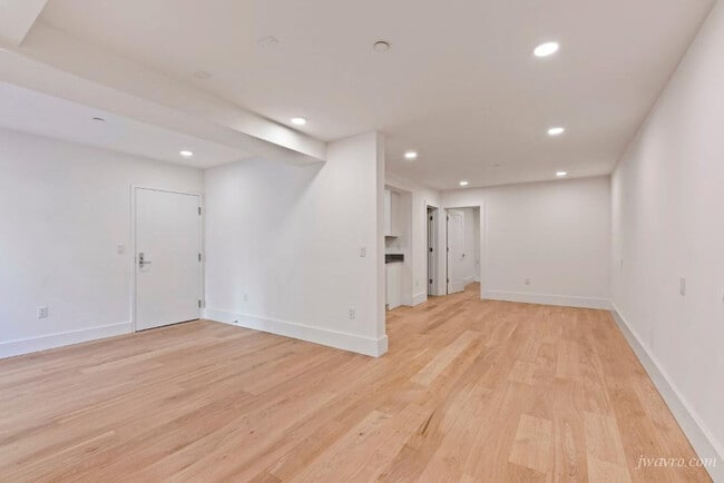 Building Photo - 422 Cole St