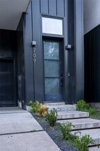 Building Photo - 709 Memorial Heights Dr