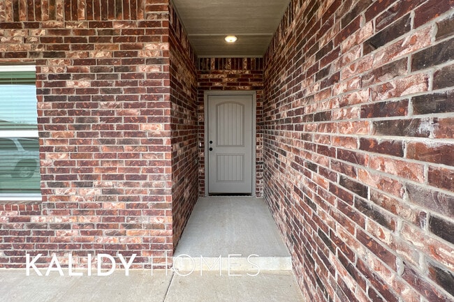 Photo - 12504 SW 12th St House