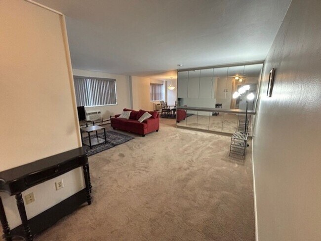 Foto del edificio - Beautiful Condo for Rent