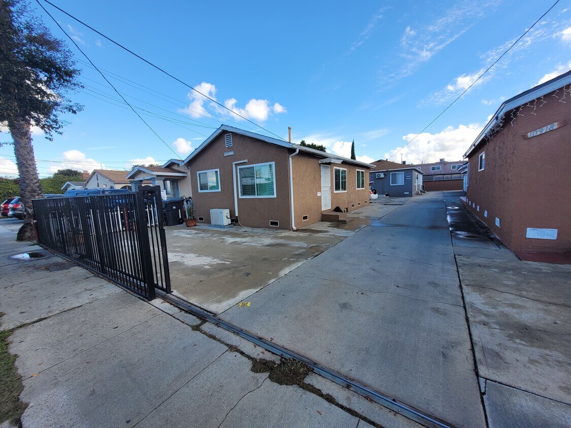 10914 Acacia Ave, Inglewood, CA 90304 House Rental in Inglewood, CA