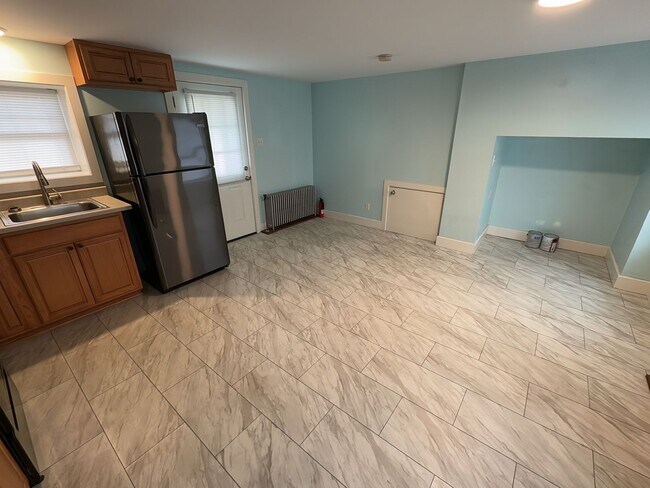 Building Photo - 1st floor apartment