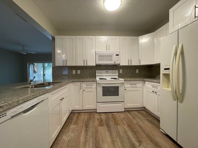 Building Photo - 1165 Golden Lakes Blvd