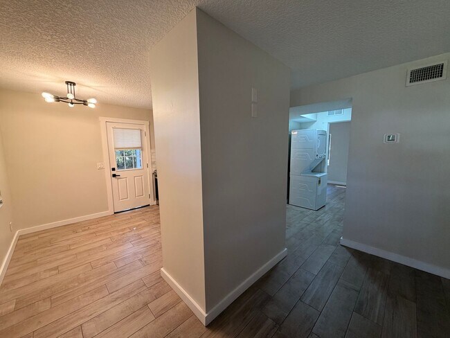 Building Photo - 1700 Main St