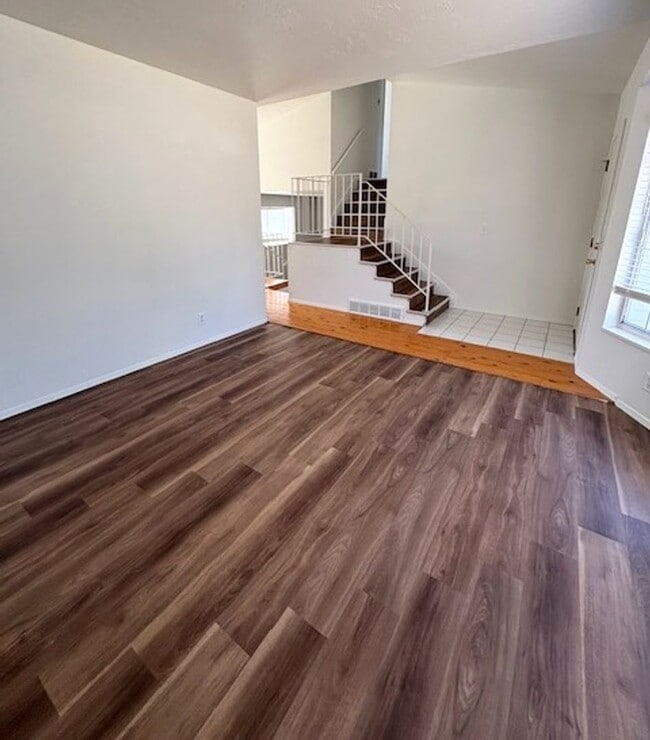 Building Photo - 3 Bedroom / 2 Bath Home in Kearns!