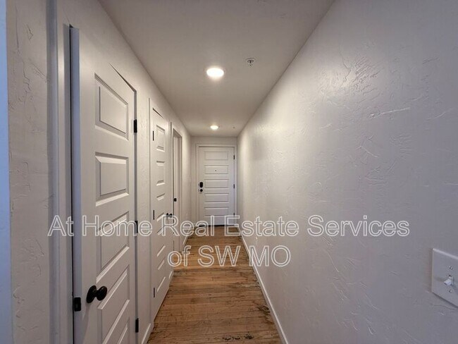 Foto del edificio - 320 W Walnut St