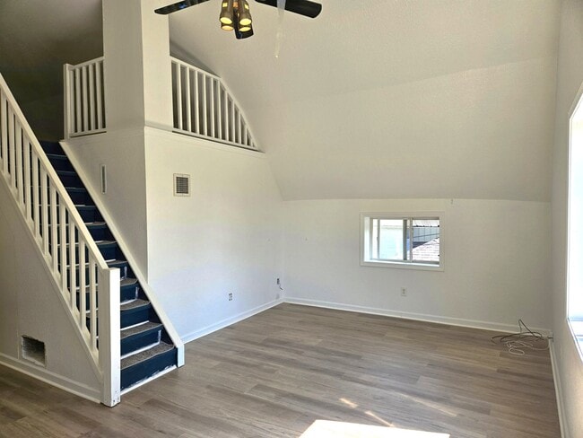 Building Photo - 107 Esterly St