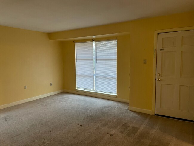 Building Photo - 1001 Anderson Dr