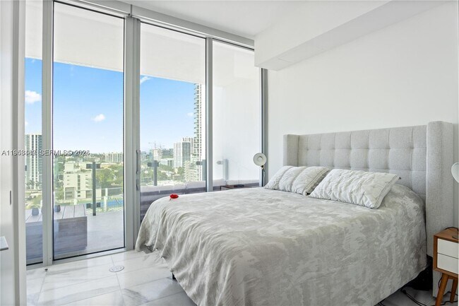 Foto del edificio - 700 NE 26th Terrace