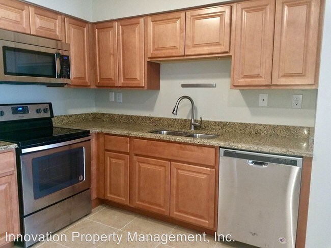 Building Photo - 3 br, 2 bath House - 750 Robinhood Dr