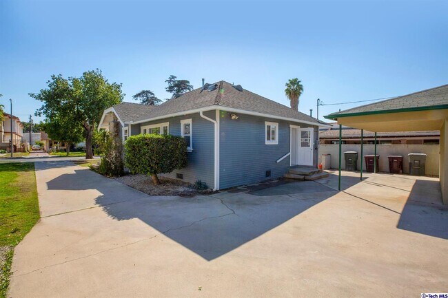 Building Photo - 659 W Wilson Ave