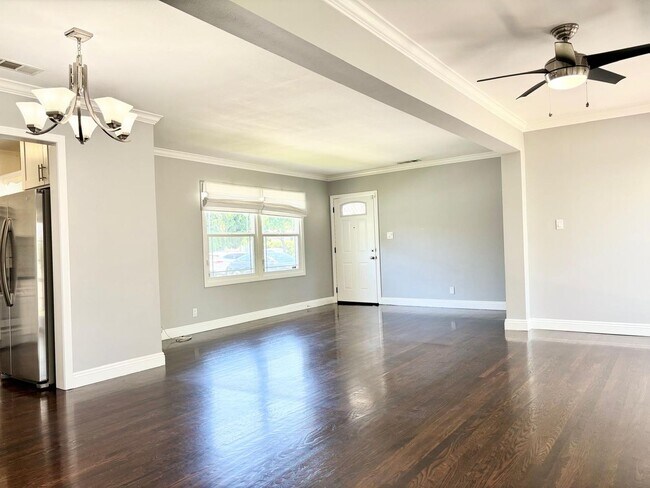 Building Photo - Rent This unit Now!