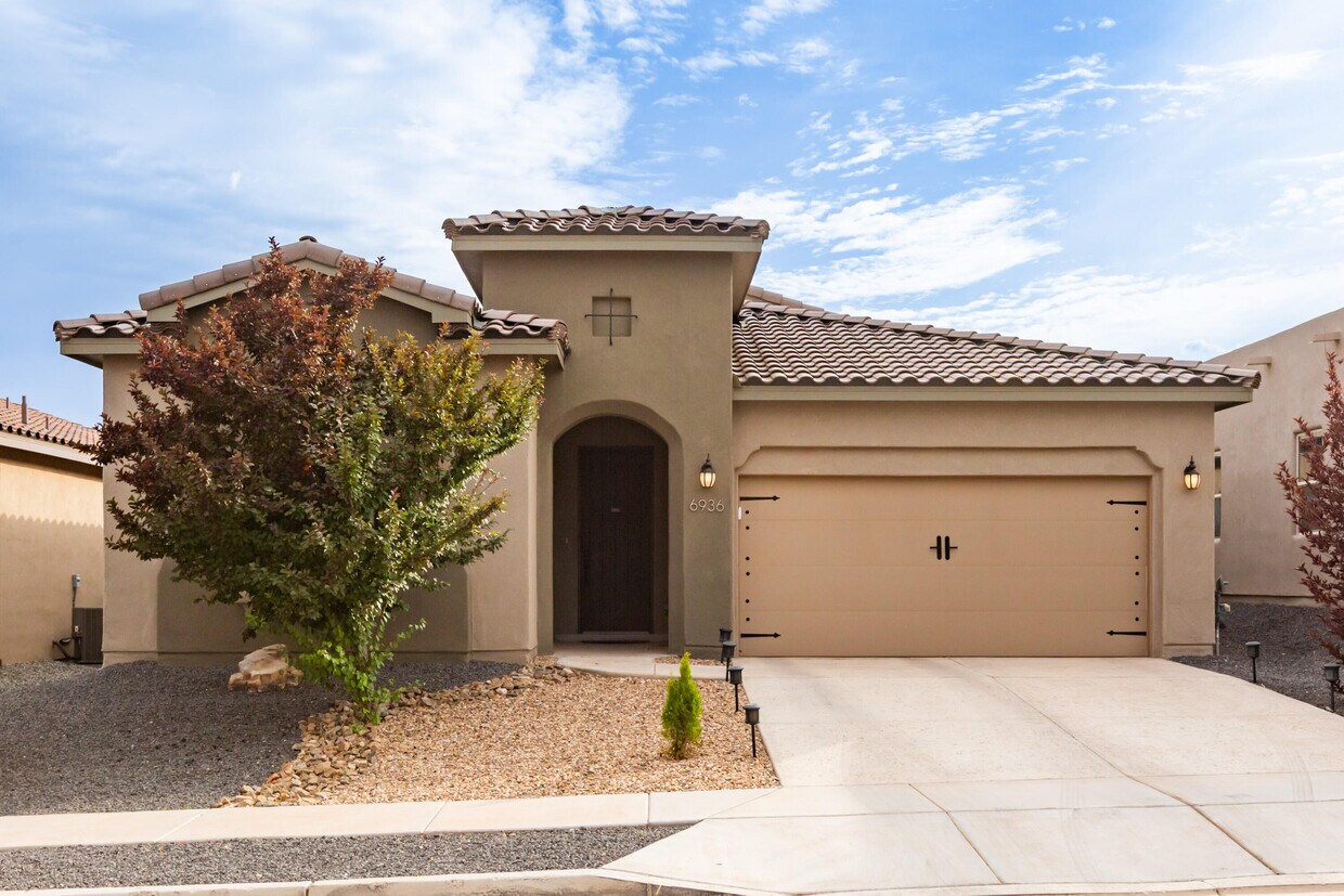 Foto principal - 6936 Dusty Dr NE