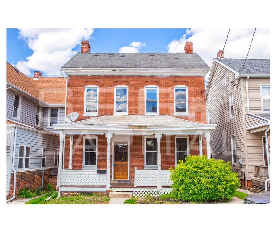 Primary Photo - 224 Locust St