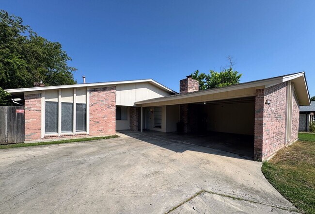 Building Photo - 2209 Wheeler Ave