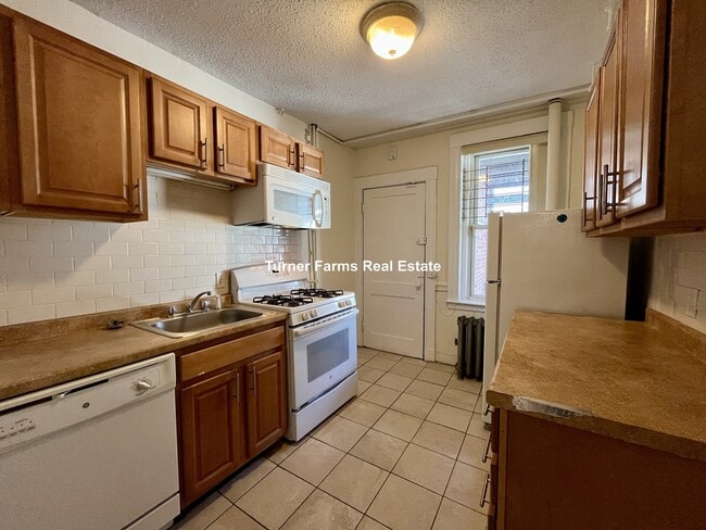 Building Photo - 15 Barrows St