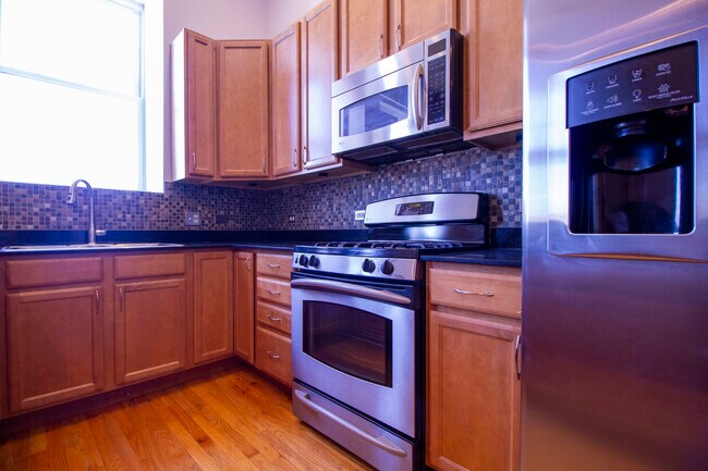 Building Photo - 949 N Willard Ct