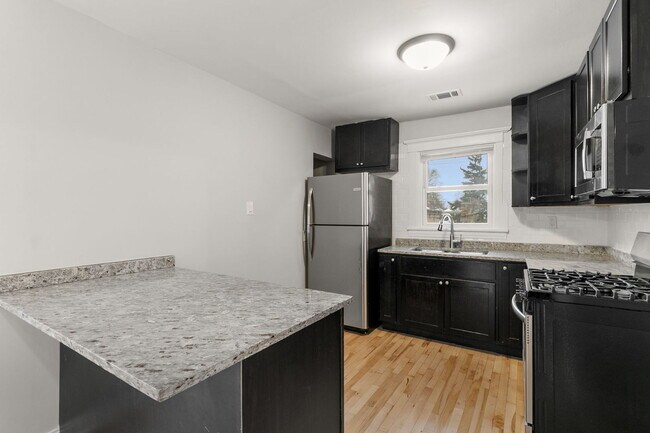 Foto del edificio - 1144 N Austin Blvd