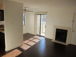 Sala de estar y patio - 8180 Apartments