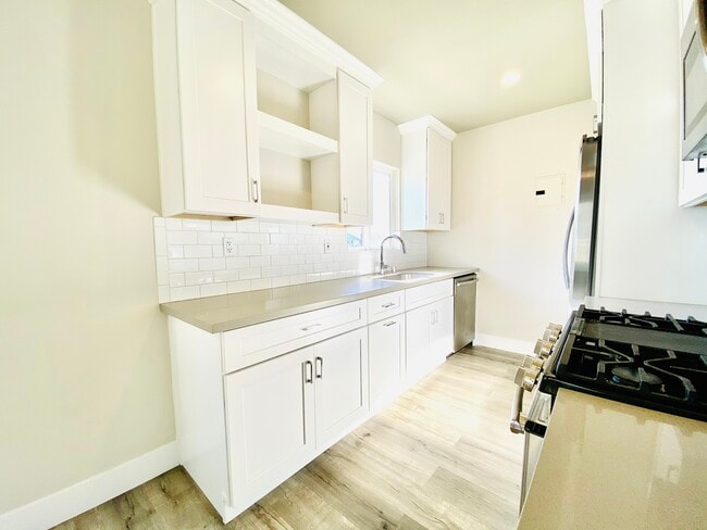 Kitchen - 727 Owen Dr