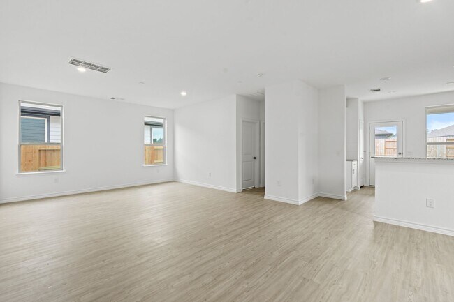 Foto del edificio - Move-In Ready New Build with Spacious Back...
