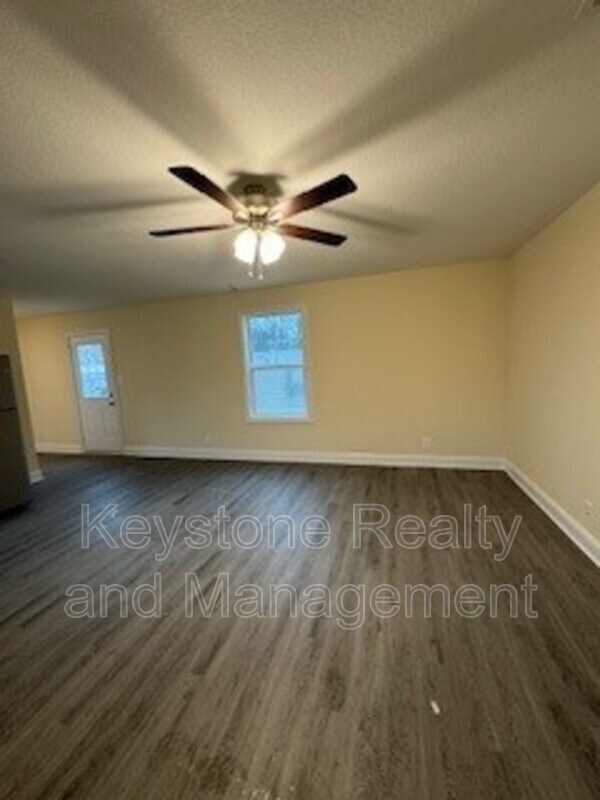 Foto del edificio - 304 Jennifer St