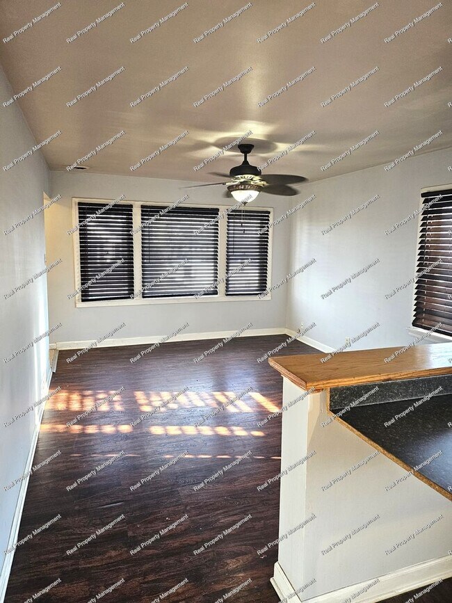 Foto del edificio - Three Bedroom Ranch located in Hobart!